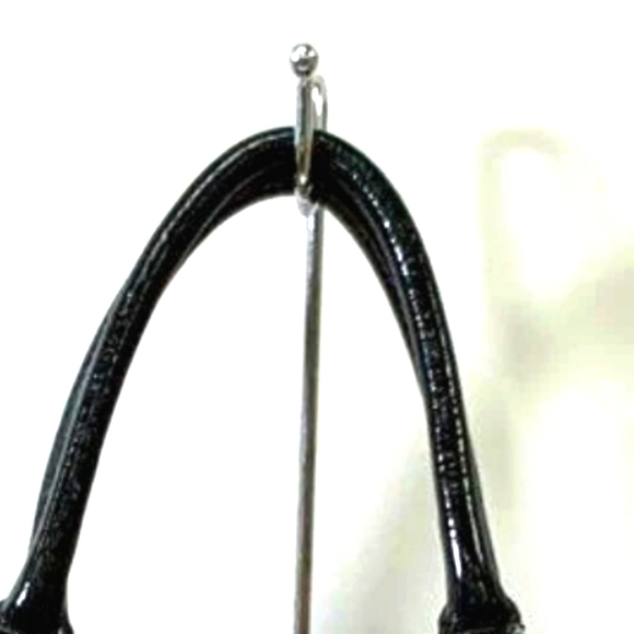 Guess Black and Gray Satchel with Snakeskin Texture - Picture 2 of 5